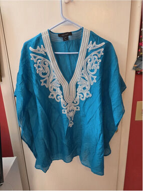 Karen Kane sz 1X Blue short sleeve boho embroidered Kaftan Style Top